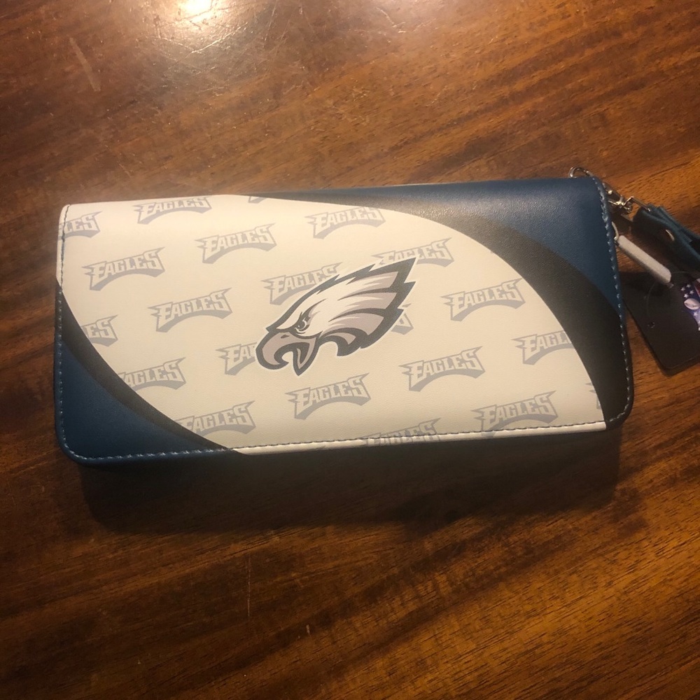 Philadelphia eagles women’s wristlet wallet